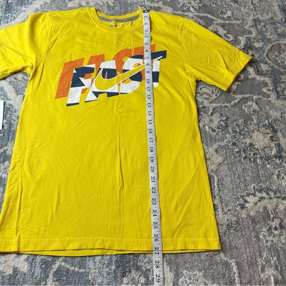 Nike Yellow Short Sleeve Tee with Graphic Design - Picture 2 of 4